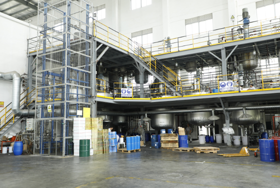 สีรถยนต์สีแดงโปร่งใส ทนทานพิเศษ แห้งเร็ว และทนทานต่อรังสียูวี